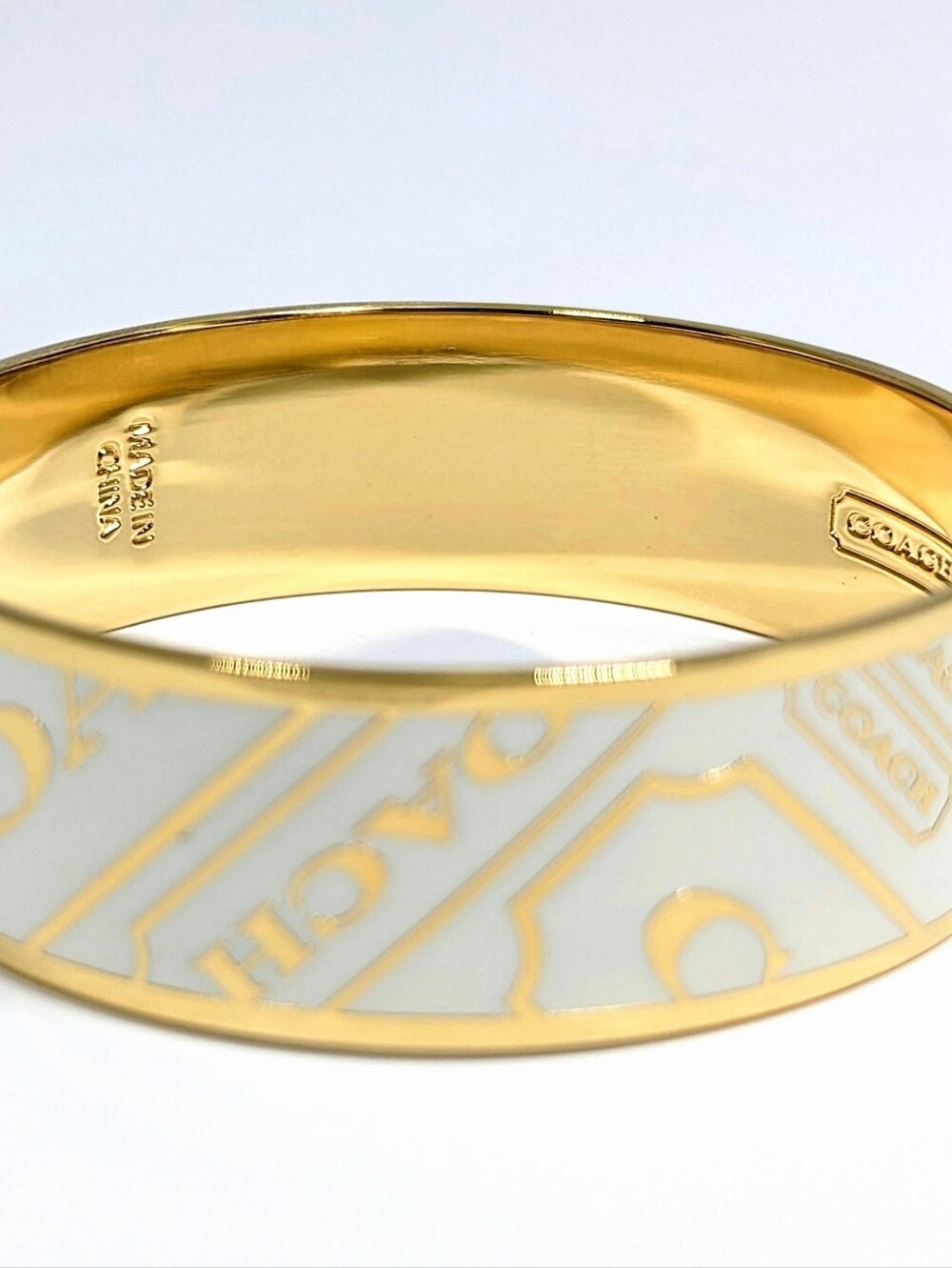 COACH Ticket Motif Wide Bangle White Enamel Gold Tone 60g Continuous Band - Picture 6 of 8